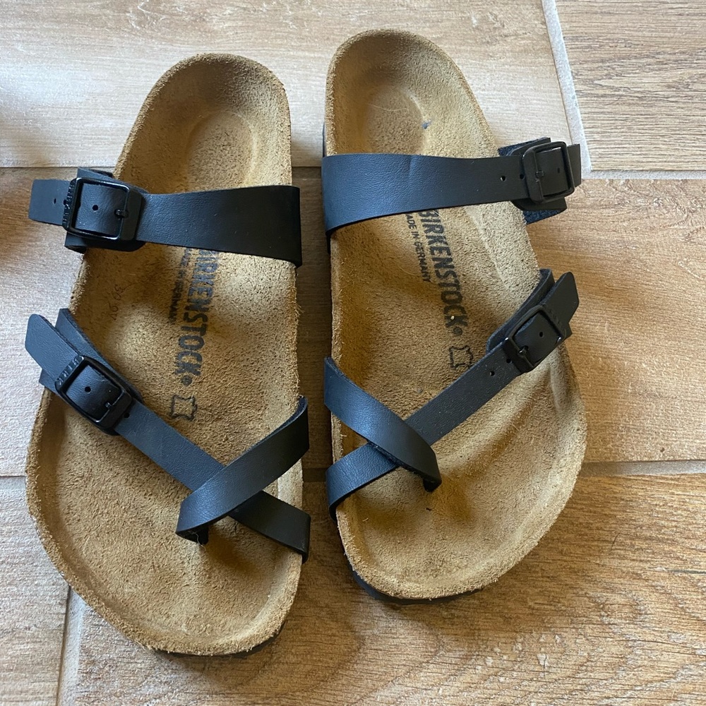 NWOT Birkenstock Mayari Birko-Flor Black sandals